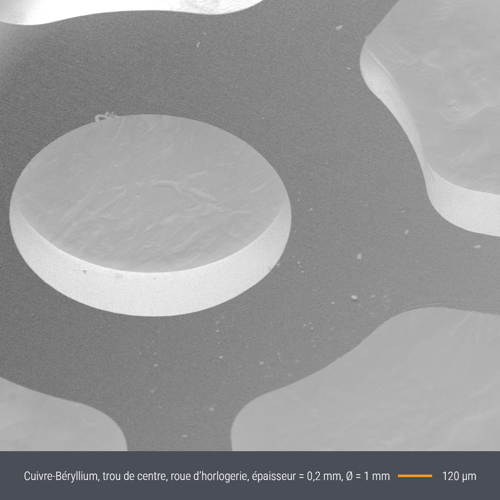 Découpe fine trou de centrage roue d’horloge Découpe fine trou de centrage roue d’horloge
