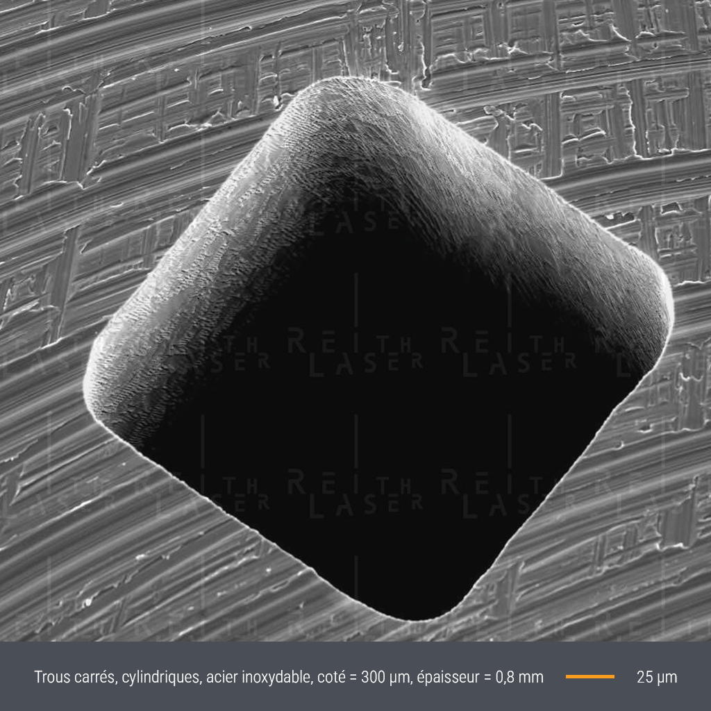 Découpe fine trous carrés Découpe fine trous carrés