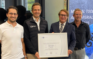 Urkundenübergabe 25 Jahre GFH GmbH IHK Niederbayern